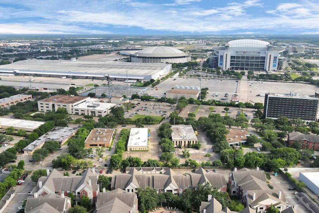 Beautiful Unit Near Med Center W/ Shopping Center Apartment Хюстън Екстериор снимка