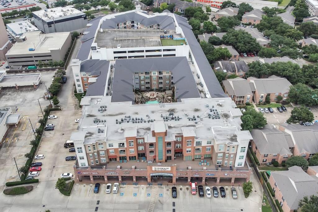Beautiful Unit Near Med Center W/ Shopping Center Apartment Хюстън Екстериор снимка