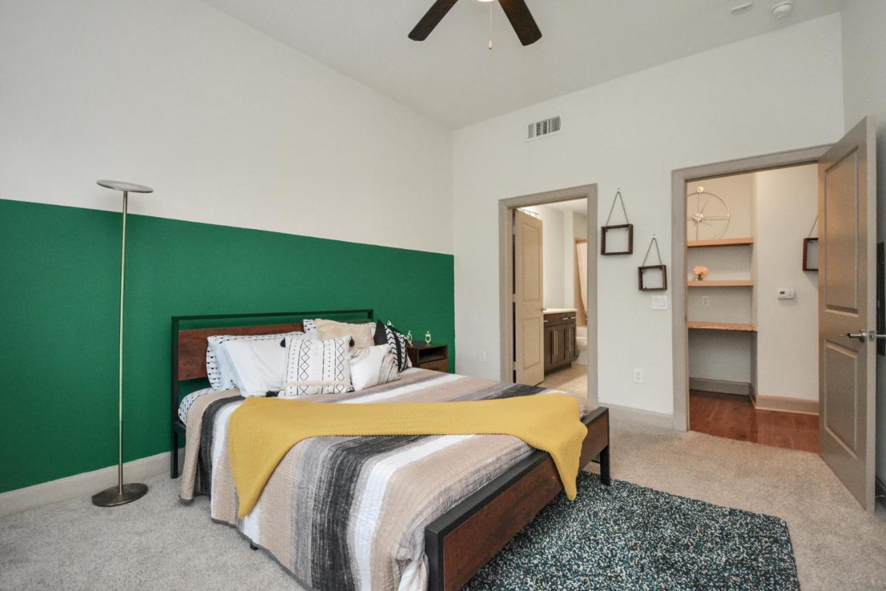 Beautiful Unit Near Med Center W/ Shopping Center Apartment Хюстън Екстериор снимка