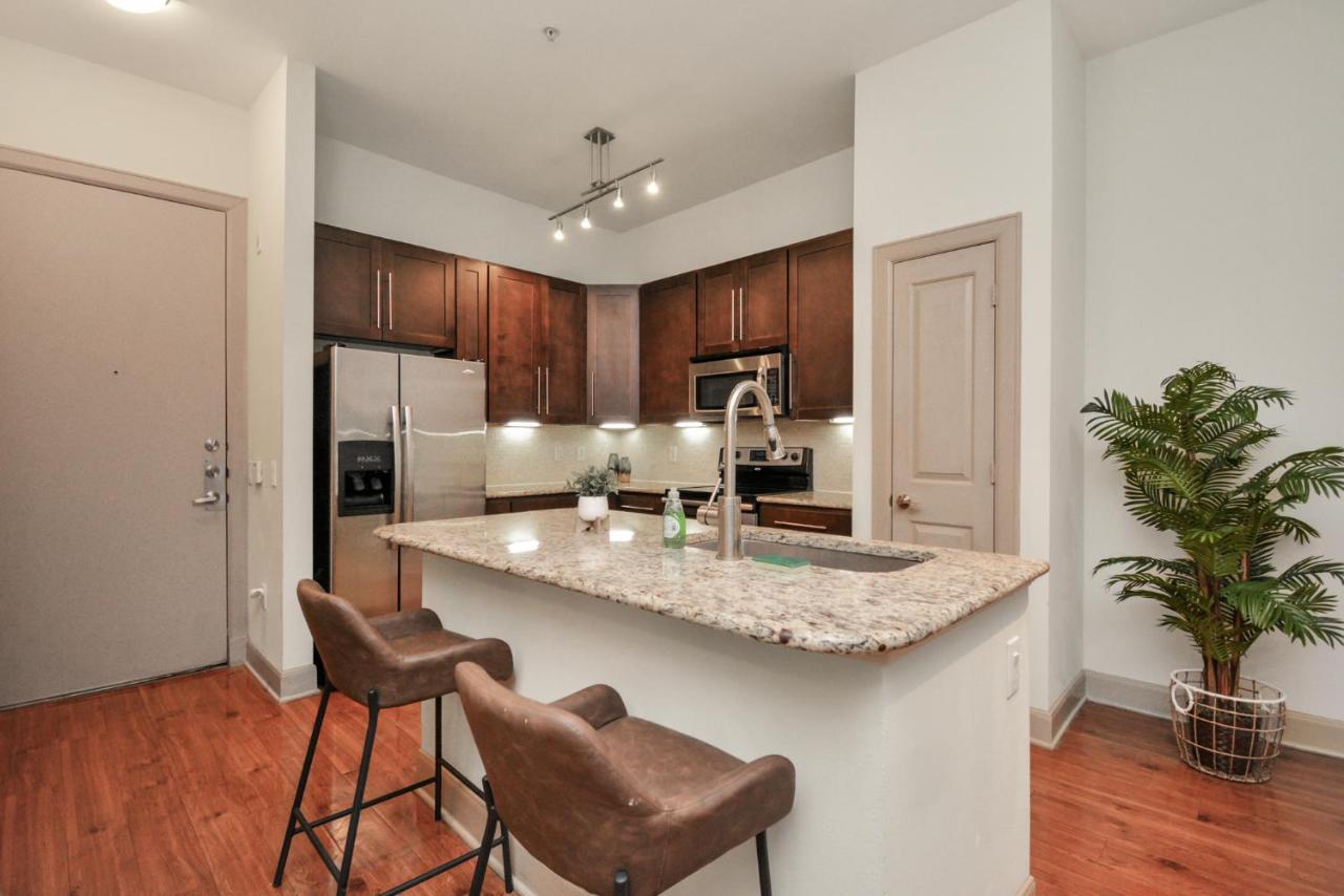 Beautiful Unit Near Med Center W/ Shopping Center Apartment Хюстън Екстериор снимка