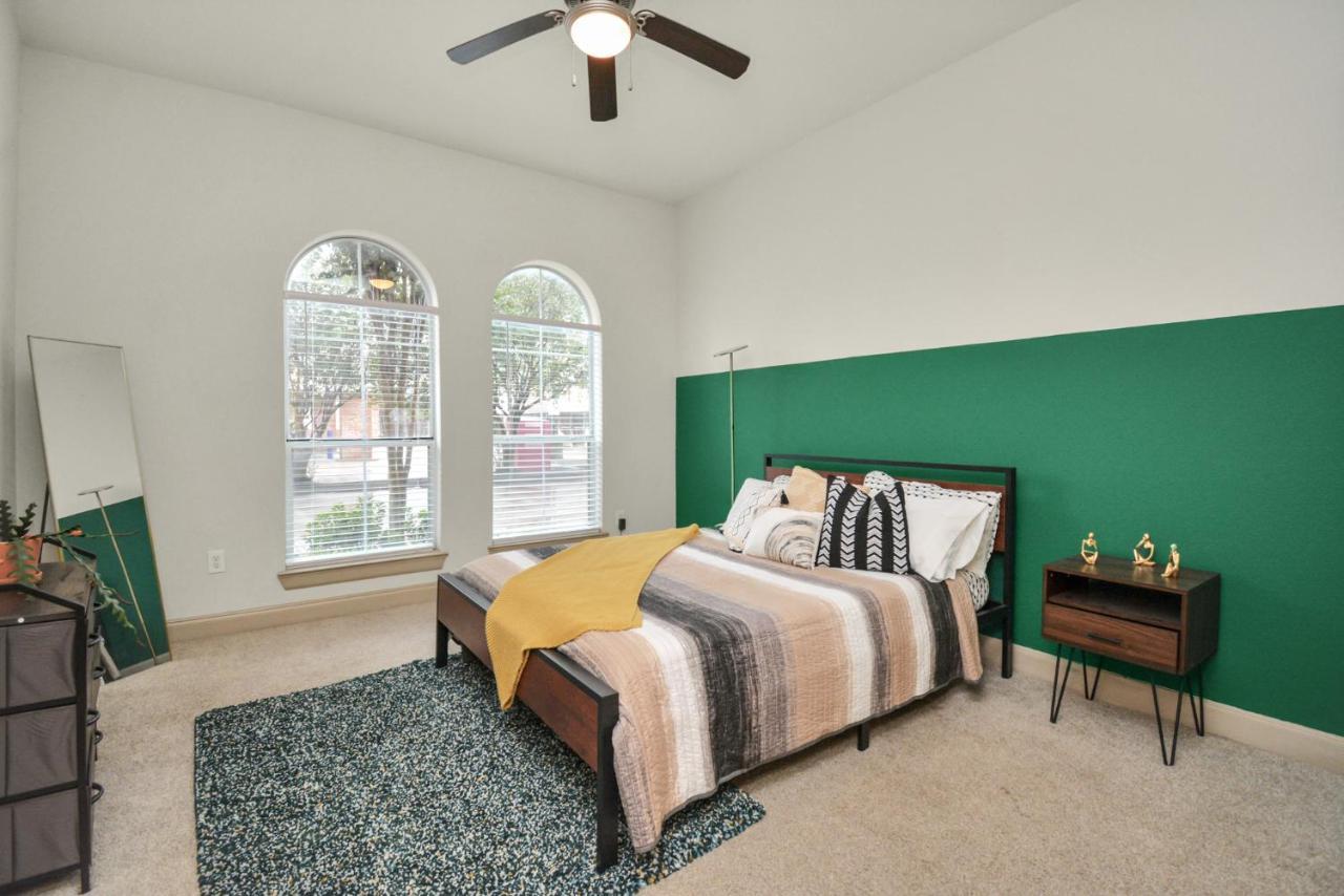 Beautiful Unit Near Med Center W/ Shopping Center Apartment Хюстън Екстериор снимка