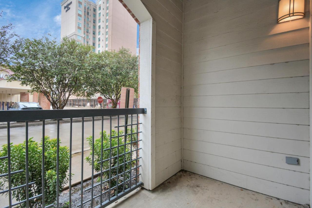 Beautiful Unit Near Med Center W/ Shopping Center Apartment Хюстън Екстериор снимка