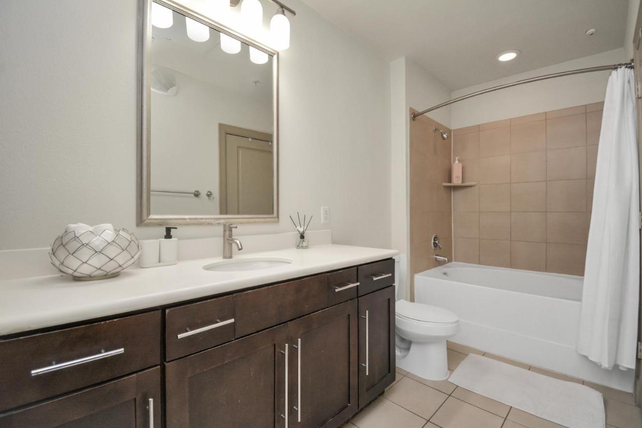 Beautiful Unit Near Med Center W/ Shopping Center Apartment Хюстън Екстериор снимка